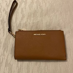 Michael Kors tan wallet like new